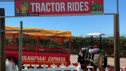 Tractor rides can be enjoyed by both children and grownups. Tractor rides at Polkadraai Farm